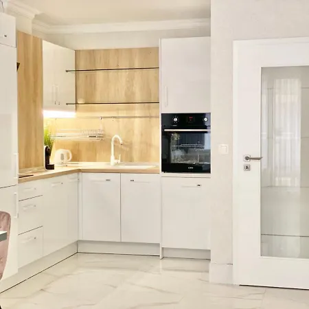 Modern For 4 Guests Sea View & Free Parking Apartment